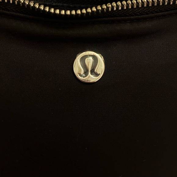 Lululemon City Essentials Small Shoulder Bag - Picture 3 of 8